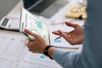 thumb (1) Tablet screen.